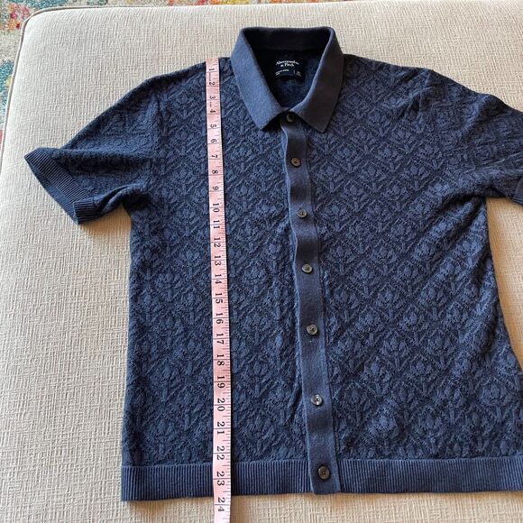 Abercrombie navy blue sweater button down, size XS - Picture 7 of 7